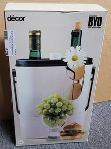 lot 529 image: INSULATED BEVERAGE TOTE WITH BOX AS SHOWN.