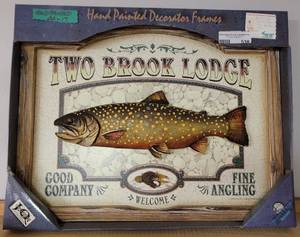 lot 538 image: HAND PAINTED DECORATIVE 3D PUB-STYLE FRAME IN ORIGINAL BOX AS SHOWN. MEASURES APPROX. 22 X 17.