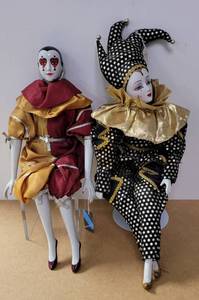 lot 542 image: 2 MARDI GRAS PORCELAIN DOLLS IN STYLESDESIGNS SHOWN.