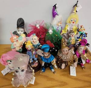 lot 543 image: LOT OF 15 CLOWNS IN ASSORTED STYLESDESIGNSSIZES AS SHOWN.