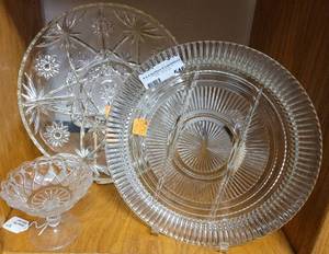 lot 546 image: GLASS SERVING PLATTERS AND COMPOTE IN ASSORTED STYLESSIZES AS SHOWN.