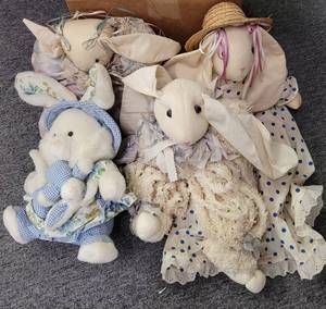 lot 571 image: LOT OF ASSORTED BUNNIES IN STYLESCOLORS SHOWN.