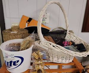 lot 579 image: BASKETS, WALLETS, CELL PHONE CASES, NAPKIN RING HOLDERS AND MORE AS SHOWN.