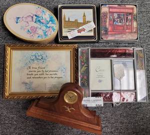 lot 596 image: HARRODS PIMPERNEL COASTERS, WOOD MOUNTED CLOCK, STAINED GLASS STYLE TRINKET AND MORE AS SHOWN.