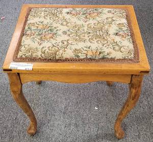 lot 621 image: VINTAGE ACCENT TABLE WITH INLAID UPHOLSTERED DESIGN AS SHOWN.
