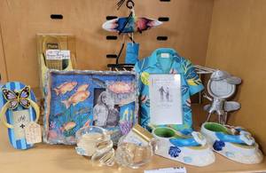 lot 629 image: ASSORTED PHOTO FRAMES AS SHOWN.