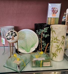 lot 642 image: TEMPERED GLASS COASTERS SETS, VASES, PLATE, CANDLE HOLDERS AND MORE AS SHOWN.