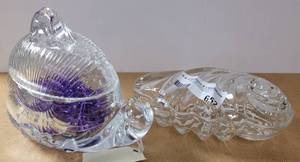 lot 652 image: GLASS CONCH SHELL COVERED DISH AND GLASS SNAIL AS SHOWN.
