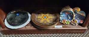 lot 251 image: OCEAN THEMED DECOR AND ASSORTED PLATE SET IN STYLESCOLORS SHOWN.