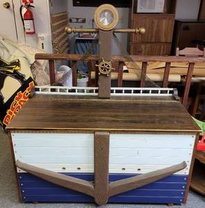 lot 254 image: CUSTOM-MADE NAUTICAL THEMED WOOD TOY STORAGE TRUNK WITH SAFETY HINGES PLUS MANY DETAILS AS SHOWN. CHECK IT OUT