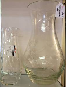 lot 256 image: LOT OF 2 ETCHED GLASS STYLE VASES IN STYLE SHOWN.