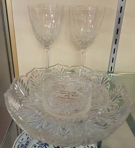 lot 259 image: CRYSTAL GLASSES, VINTAGE CUT LEAD CRYSTAL RELISH BOWL, CRYSTAL PLATTER AND MORE AS SHOWN.