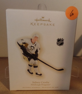 lot 6 image: HALLMARK KEEPSAKE ORNAMENT - NHL PITTSBURGH PENGUINS SIDNEY CROSBY