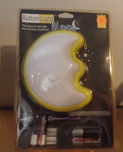lot 7 image: BUTTON LIGHT MOON SHAPE NIGHT LIGHT - WITH BATTERIES NIP