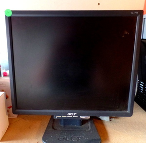 lot 14 image: Acer Al1706 17 Lcd Monitor.