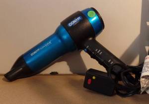 lot 23 image: CONAIR ION SHINE HAIR DRYER - POWERS ON