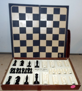 lot 32 image: VINTAGE MAGNETIC CHESS SET IN CASE