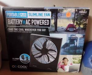 lot 38 image: PORTABLE PLUS SLIMLINE LAPTOP FAN - BATTERY OR AC POWERED