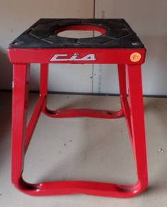 lot 87 image: CIA() METAL STANDSEAT - VERY STURDY