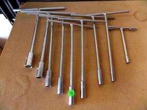 lot 110 image: T HANDLE WRENCH SET