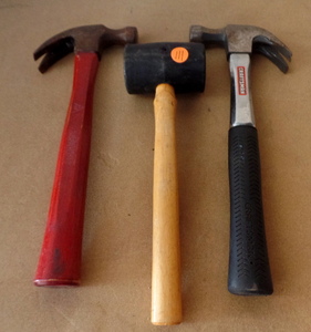 lot 111 image: LOT OF 2 HAMMERS & 1 RUBBER MALLET