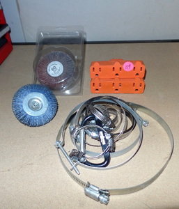 lot 119 image: ASSORTED LOT OF GENERAL HARDWARE AND ADJUSABLE O CLAMPS