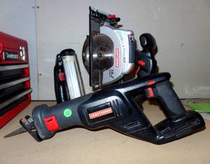 lot 120 image: 3 PC CRAFTSMAN TOOL SET - 19.2 V (CIRCULAR SAW, SAWZALL, AND PORTABLE LIGHT WITH ONE BATTERY