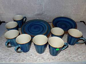 lot 176 image: ASSORTED SELECTION OF PLATES AND MUGS