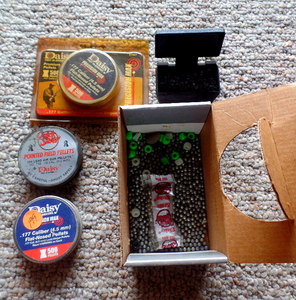 lot 198 image: ASSORTED LOT OF BB AND AIR RIFLE AMMO