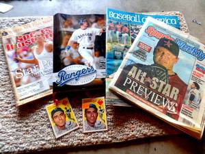 lot 212 image: ASSORTED BASEBALL MAGAZINES AND CARDS