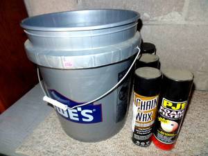 lot 226 image: BUCKET AND ASSORTED SPRAYS (3 OF CHAIN WAX)