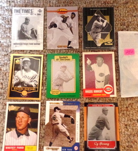 lot 290 image: ASSORTED LOT OF BASEBALL CARDS