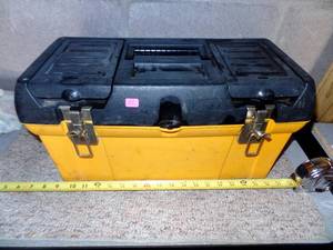 lot 315 image: PORTABLE PLASTIC LOCKABLE TOOLBOX WITH CONTENTS