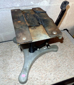 lot 324 image: FMF ADJUSTABLE DIRT BIKE STAND
