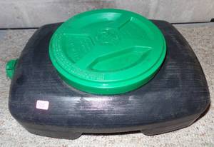 lot 325 image: BLITZ PORTABLE OIL DRAIN PAN WITH SEALABLE LID