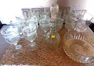 lot 326 image: CRYSTAL DECANTER, BOWL, ICE DISPENSER, AND GLASSWEAR (NO CHIPS)