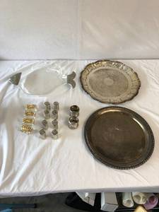 lot 53 image: Trays and Napkin holders