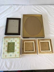 lot 58 image: Assorted picture frames