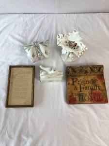 lot 64 image: Home decorative items