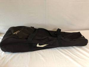 lot 74 image: Baseball bag with baseballs