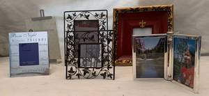 lot 11 image: Picture frames