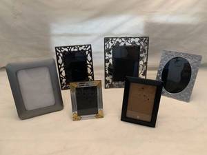 lot 12 image: #2 Picture Frames