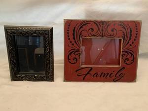 lot 13 image: #3 Picture Frames