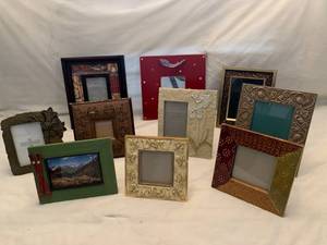 lot 15 image: #5 Picture frames