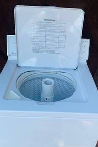 lot 16 image: Maytag Washer