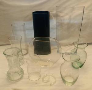 lot 18 image: Vases