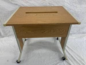 lot 20 image: Metal Desk