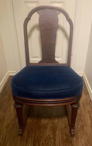 lot 5 image: Vintage Rocking Chair