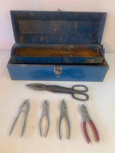 lot 105 image: Tool Box with tools