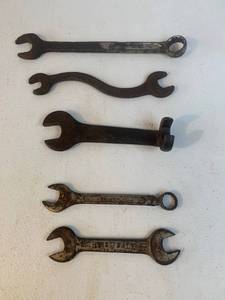 lot 87 image: 5 Various size wrenches